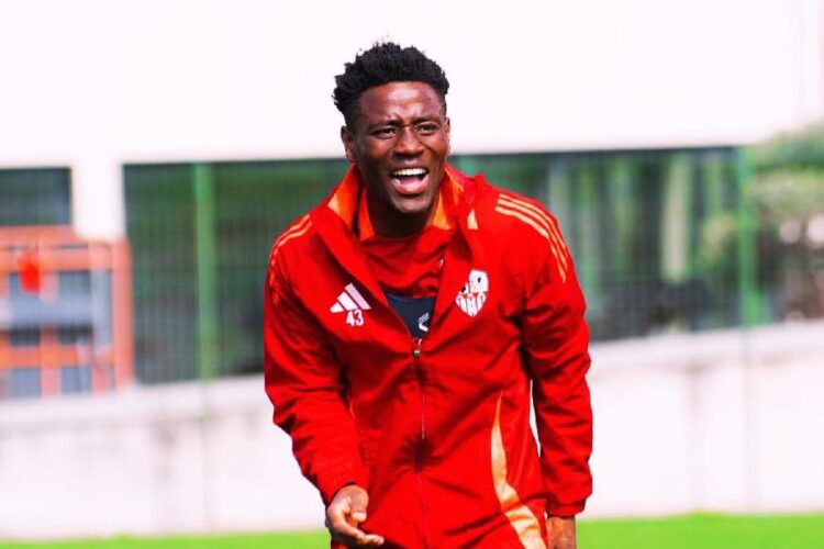 L’AS Saint-Étienne mise sur Arsène Kouassi pour renforcer son flanc gauche